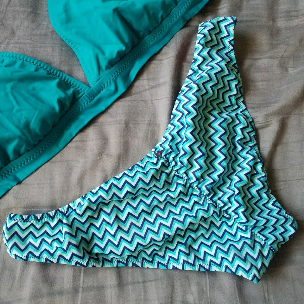 **MOVING SALE** NWOT VS PINK Swim Bottoms